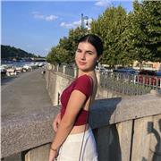 Profesora de saxofón, piano y lengua musical. Experiencia en castings populares como La Voz y en el sector de la educación